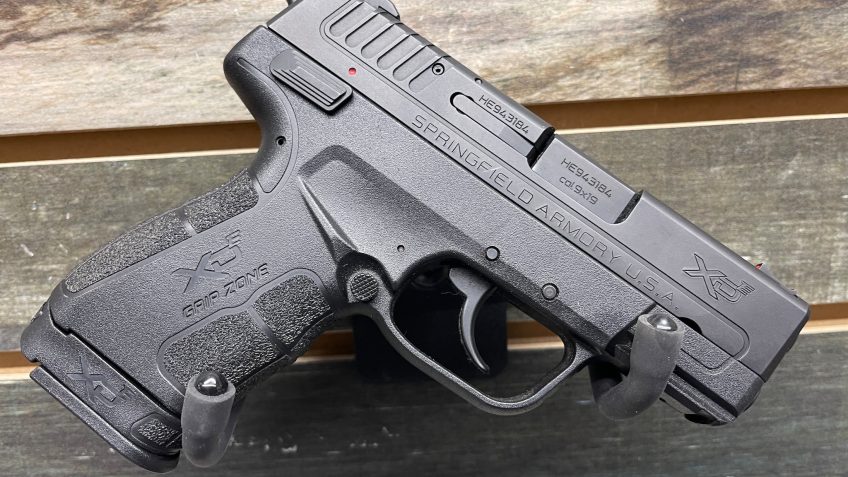 SPRINGFIELD XD-E Compact 9mm 3.3in 8rd/9rd SA/DA Pistol (XDE9339BEIGU)